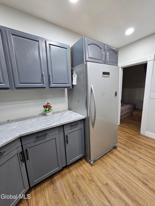 Building Photo - 91 Division St