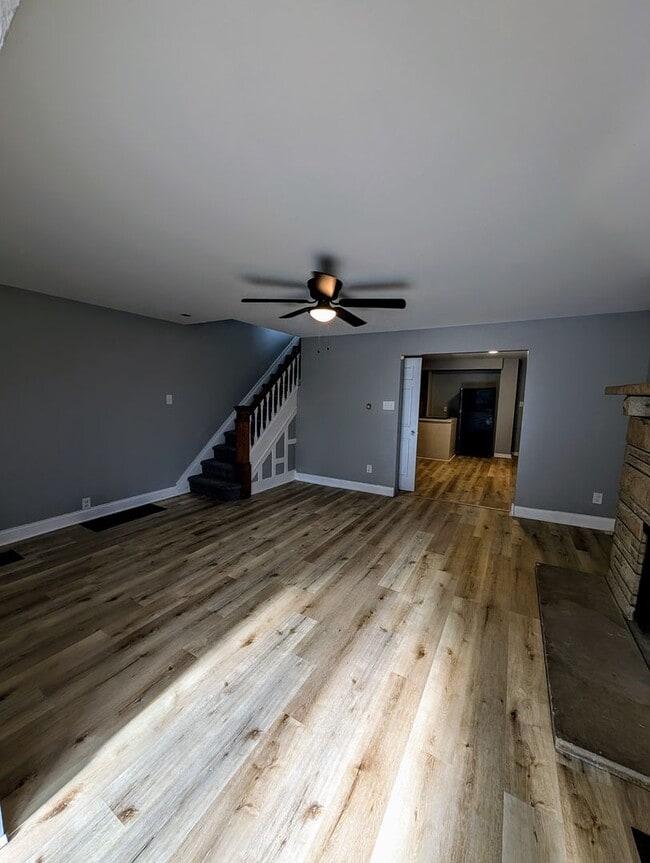 Building Photo - Freshly Remodeled 3 Bedroom House