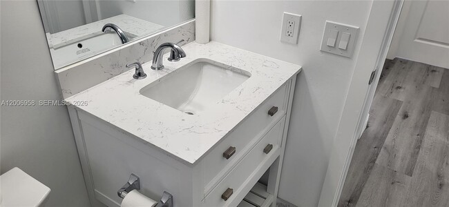 Building Photo - 3421 NE 5th Ave