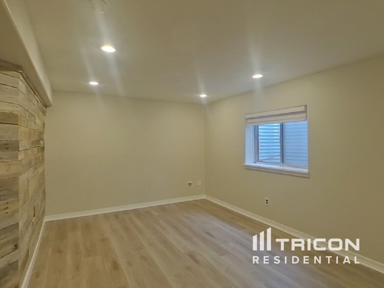 Building Photo - 6935 Fountain Ridge Cir
