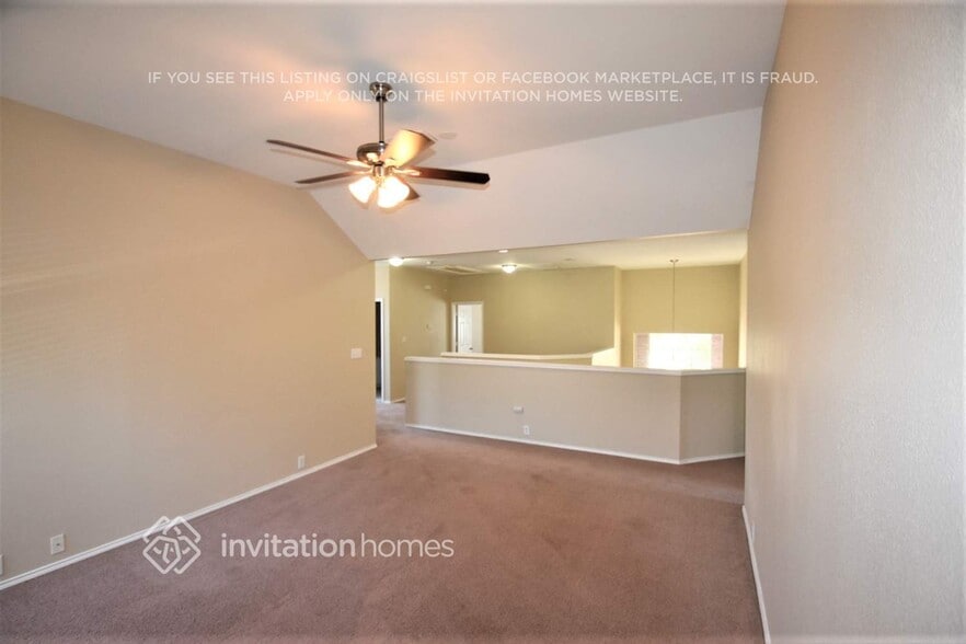 Building Photo - 10113 Pear St