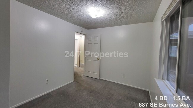 Building Photo - Comfortable 4 BD | 1.5 BA Home w/ Large Yard - Gresham