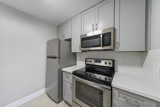 Building Photo - 845 Augusta Dr
