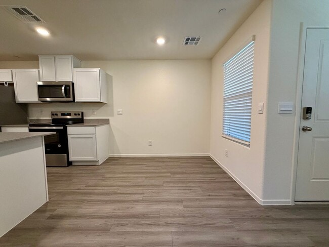 Building Photo - BRAND NEW 3 BED 2.5 BATH 2 CAR GARAGE TOWN...