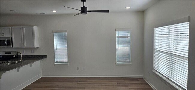 Building Photo - 1378 W Mt Comfort Rd