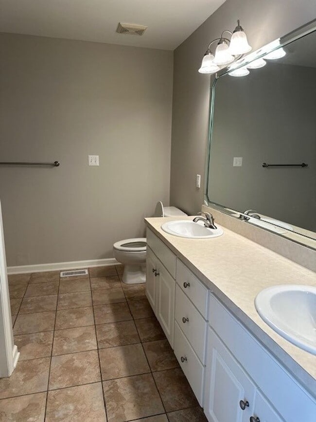 Building Photo - 305 Towbridge Ln