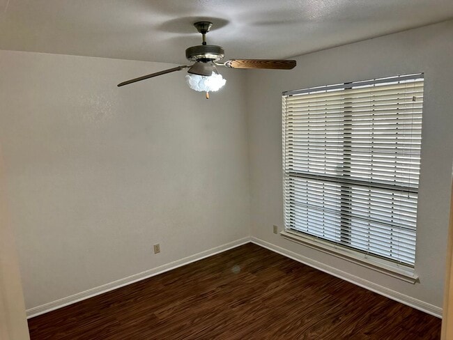 Building Photo - 4914 Peppermill Hollow - Call LONGHORN PRO...