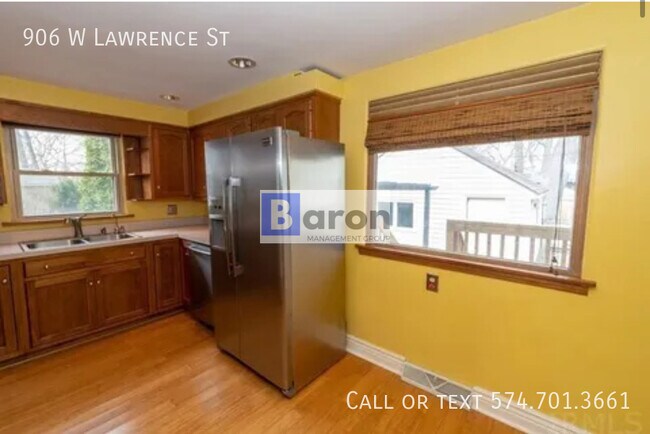 Building Photo - 906 W Lawrence St