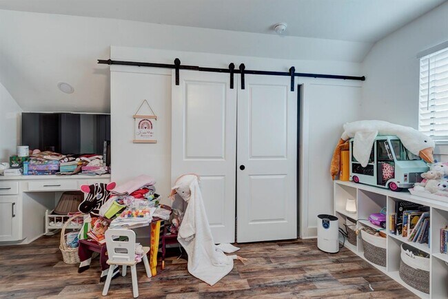 Building Photo - 10503 Metronome Dr