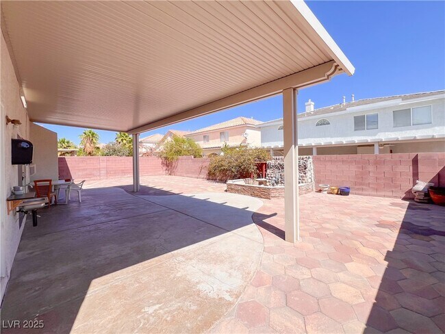 Building Photo - 6586 Shadow Cove Ave
