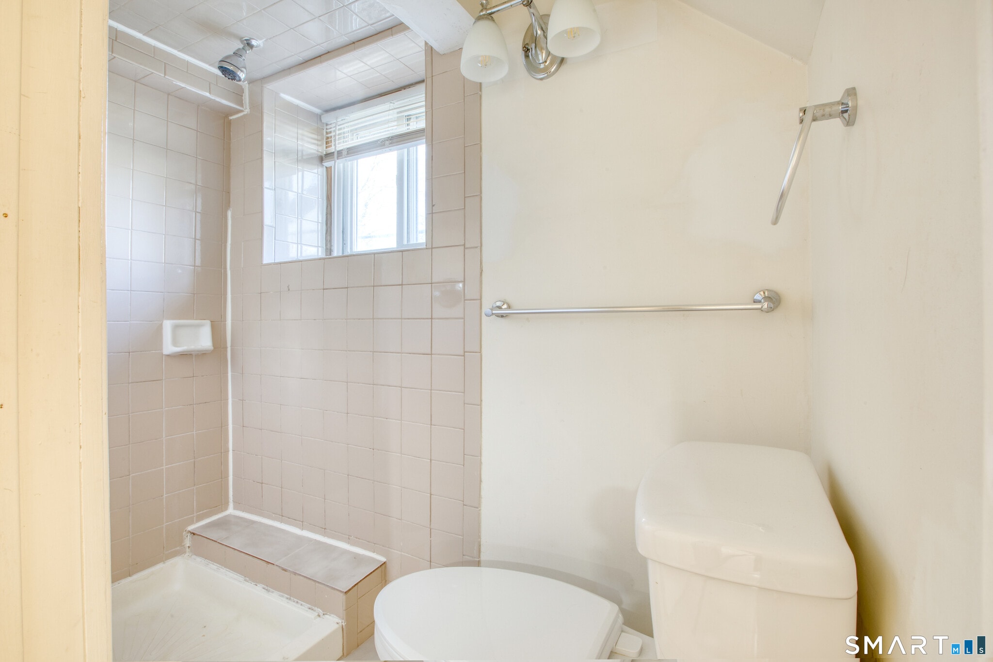 Full Bath - 24 Hollow Wood Ln