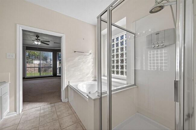 Building Photo - 23730 River Pl Dr