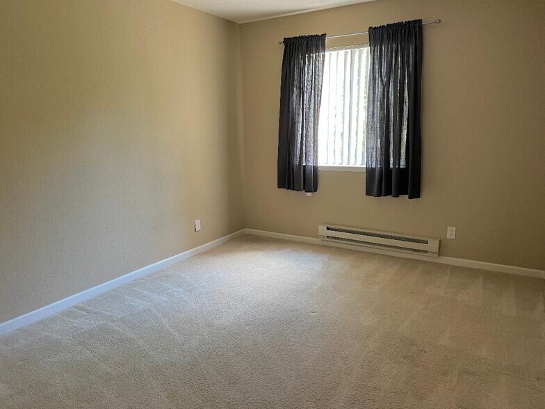 Bedroom - 880 E Fremont Ave