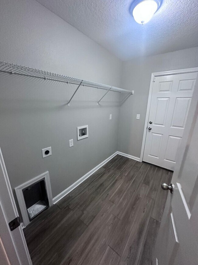 Building Photo - *** TWO WEEKS FREE ***  Gorgeous 4-Bedroom Home with Granite Counters & 2-Car Garage