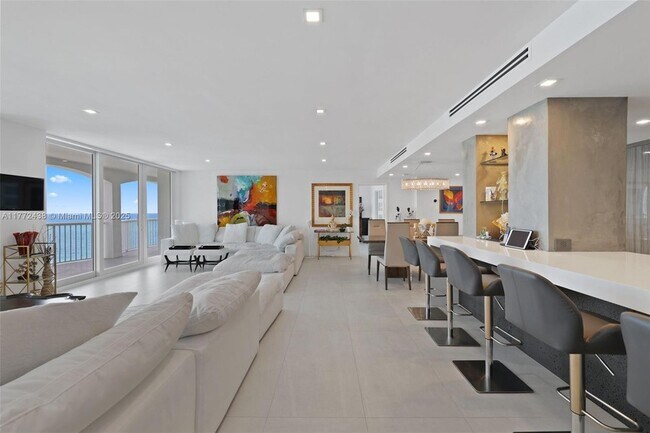 Building Photo - 5401 Collins Ave