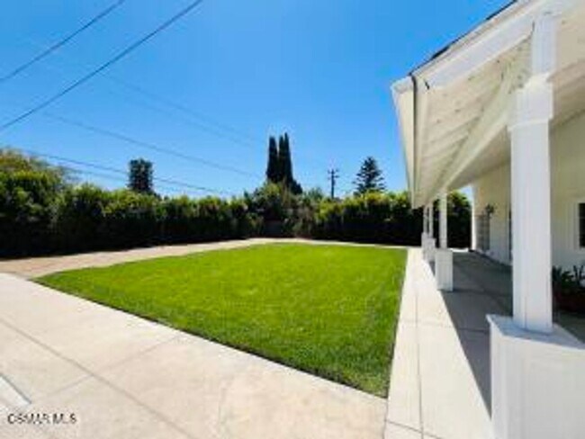 Building Photo - Don't miss this beautifully maintained 5-b...