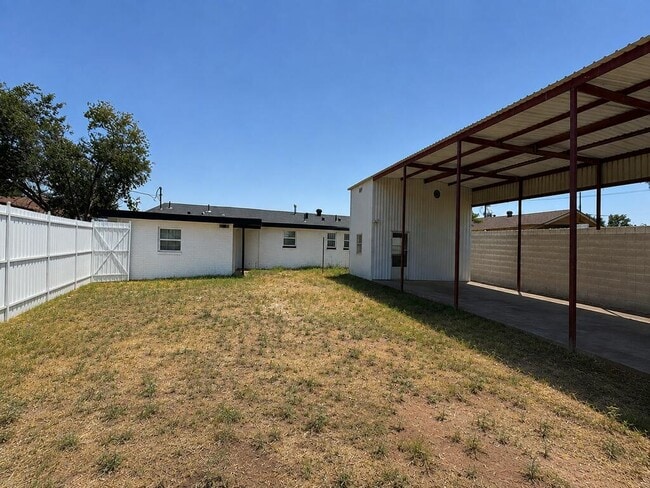 Building Photo - 4209 Redbud Ave