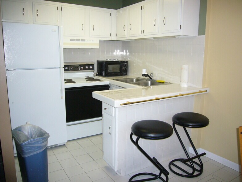 Building Photo - 6171 N Sheridan Rd