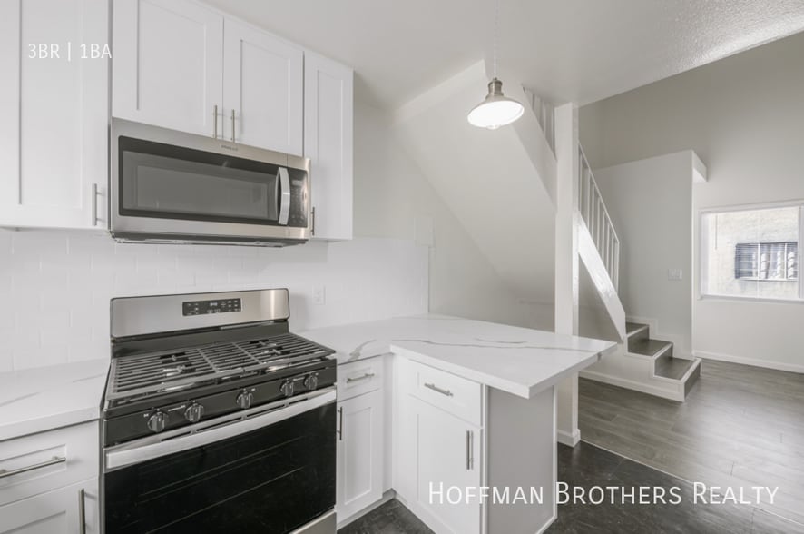 Building Photo - 6043 Eleanor Ave