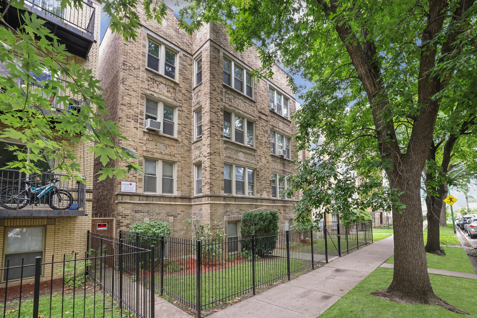 Building Photo - 5020 N Harding Ave