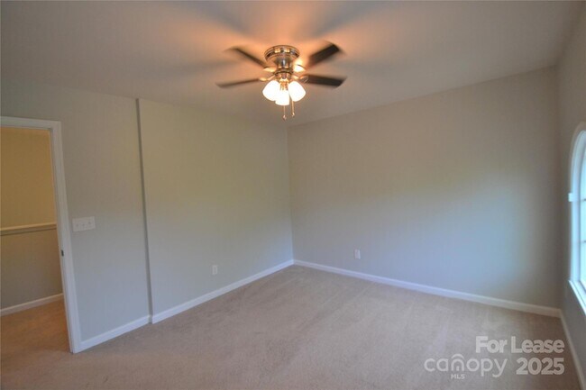 Building Photo - 1606 Fleetwood Dr
