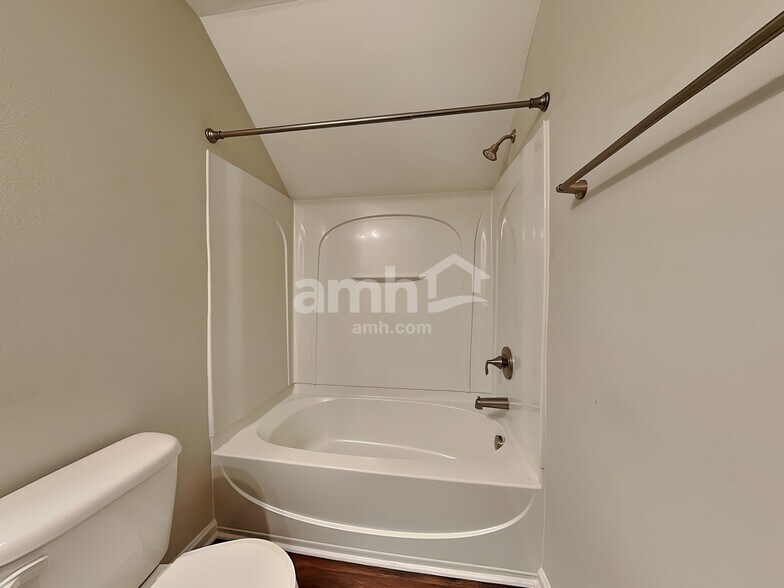 Building Photo - 2221 Wise Owl Dr