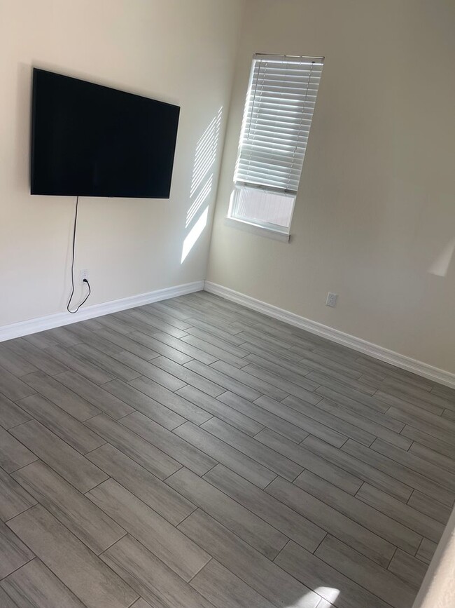 Building Photo - Coming Soon for Lease! 3 bedroom single st...