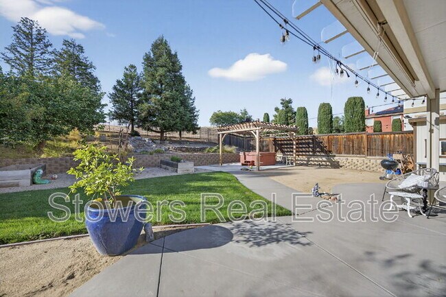 Building Photo - 729 Copperfield Ct