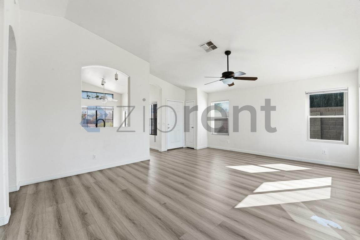 Building Photo - 13418 N 82nd Ln