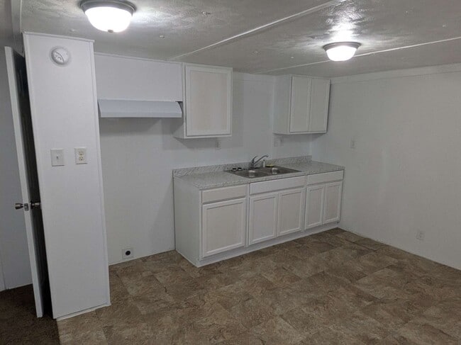 Building Photo - 14962 Goliad Dr