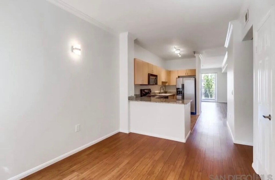 Building Photo - 1643 6th Ave