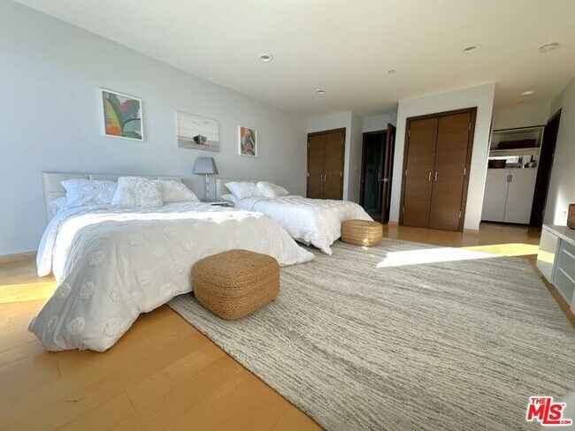 Building Photo - 9300 Warbler Way