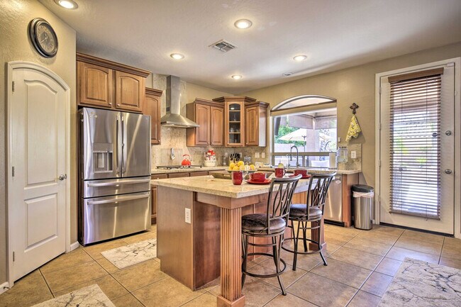 Building Photo - 3759 E Fruitvale Ave