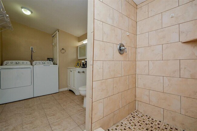 Building Photo - 16326 Cypress Bend Dr