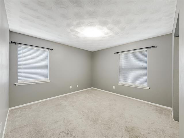 Building Photo - 700 Kindred Ln
