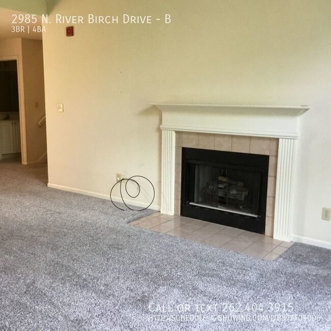 Building Photo - Huge condo with 2 car garage!