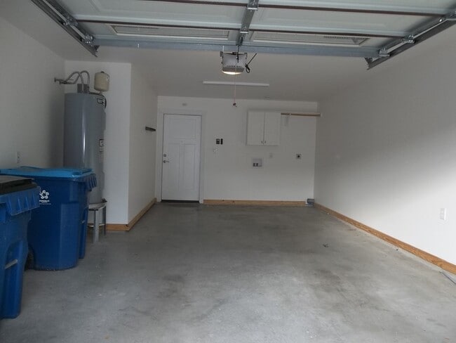 Building Photo - 240 Pin Oak Way N