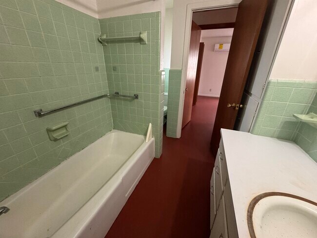 Building Photo - 132 Lake Breeze Dr