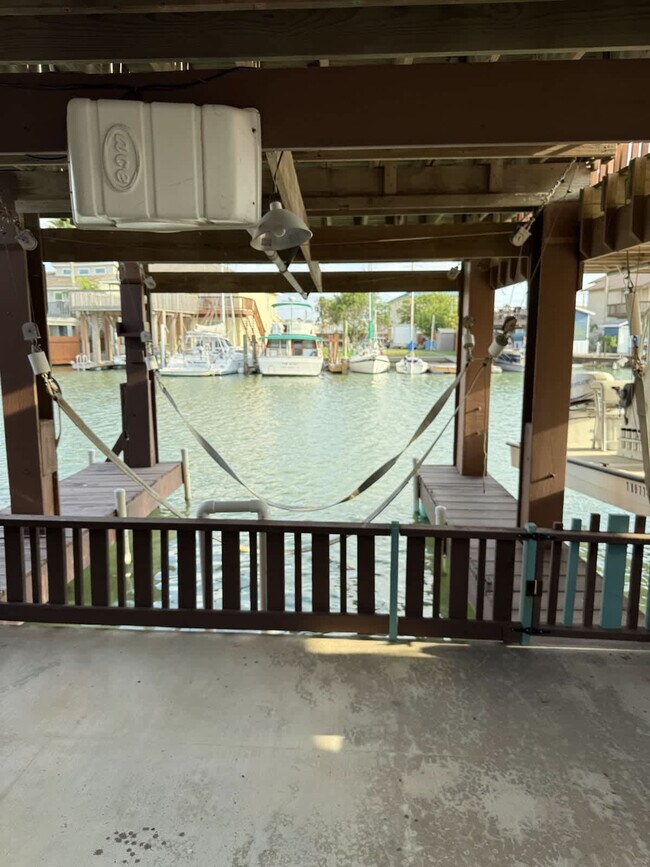 Building Photo - 1209 Pompano Ave