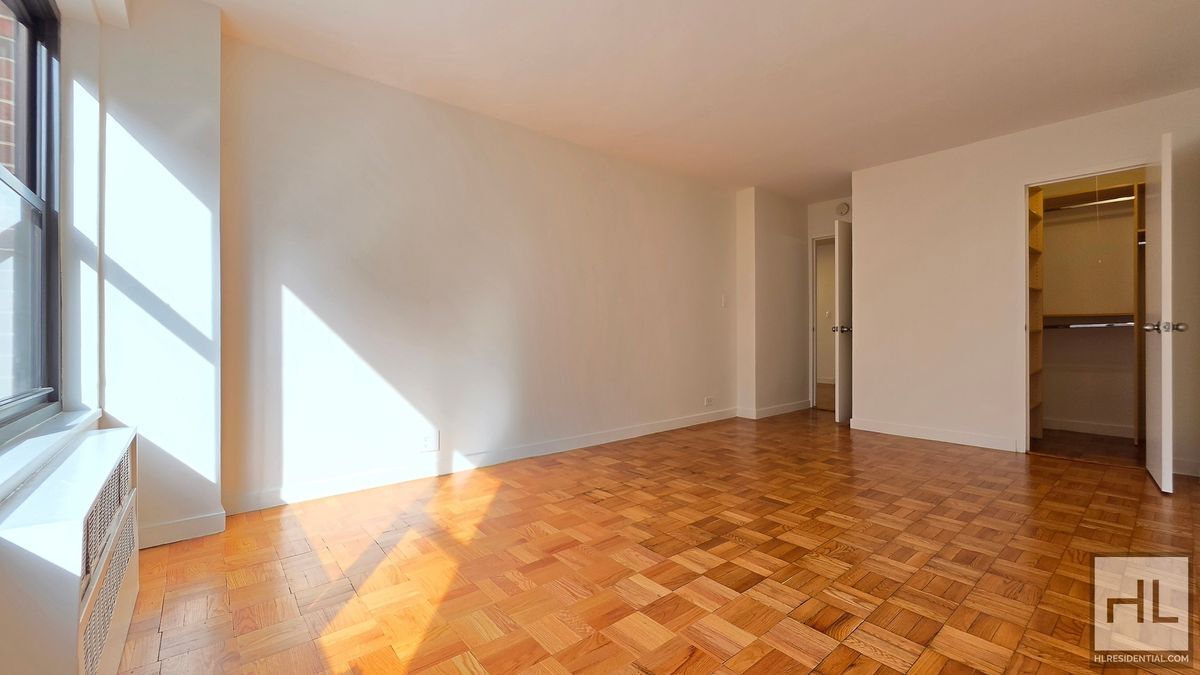 Building Photo - Sunlit 5th-Floor 1-Bed near Union Square | Doorman & Complimentary Gym