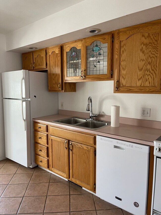 Building Photo - 1118 Macon Ave