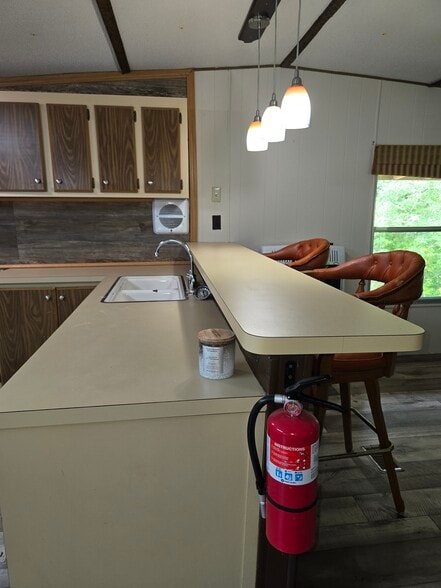 Kitchen - 234 S Highway 27 Loop 4 W