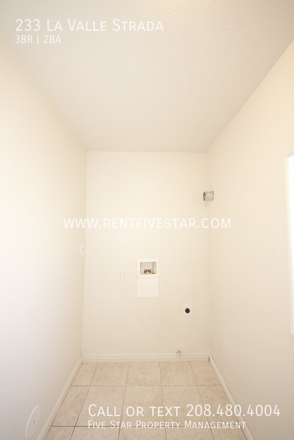 Building Photo - 233 La Valle Strada Ln