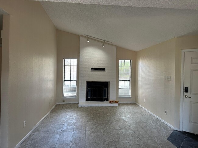 Building Photo - 1909 Chasewood Cir