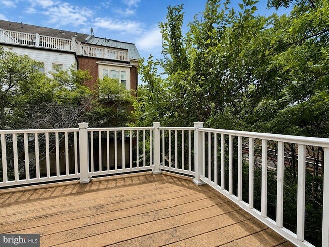 Building Photo - 1824 Potomac Greens Dr