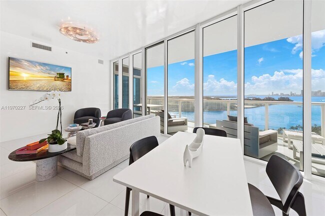 Building Photo - 100 South Pointe Dr