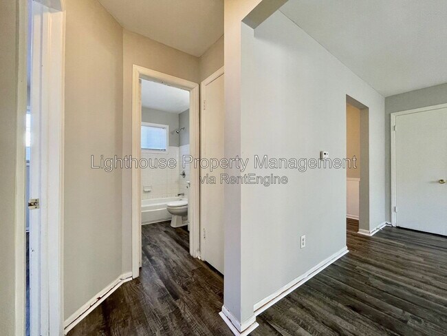 Building Photo - 3215 Marshall Ave SE