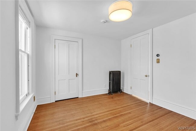 Building Photo - 887 W Ferry St