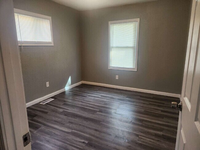 Building Photo - Charming 4-Bedroom Gem in Cahokia Heights!