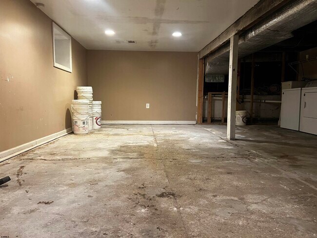 Building Photo - 12 E Mulberry Ave